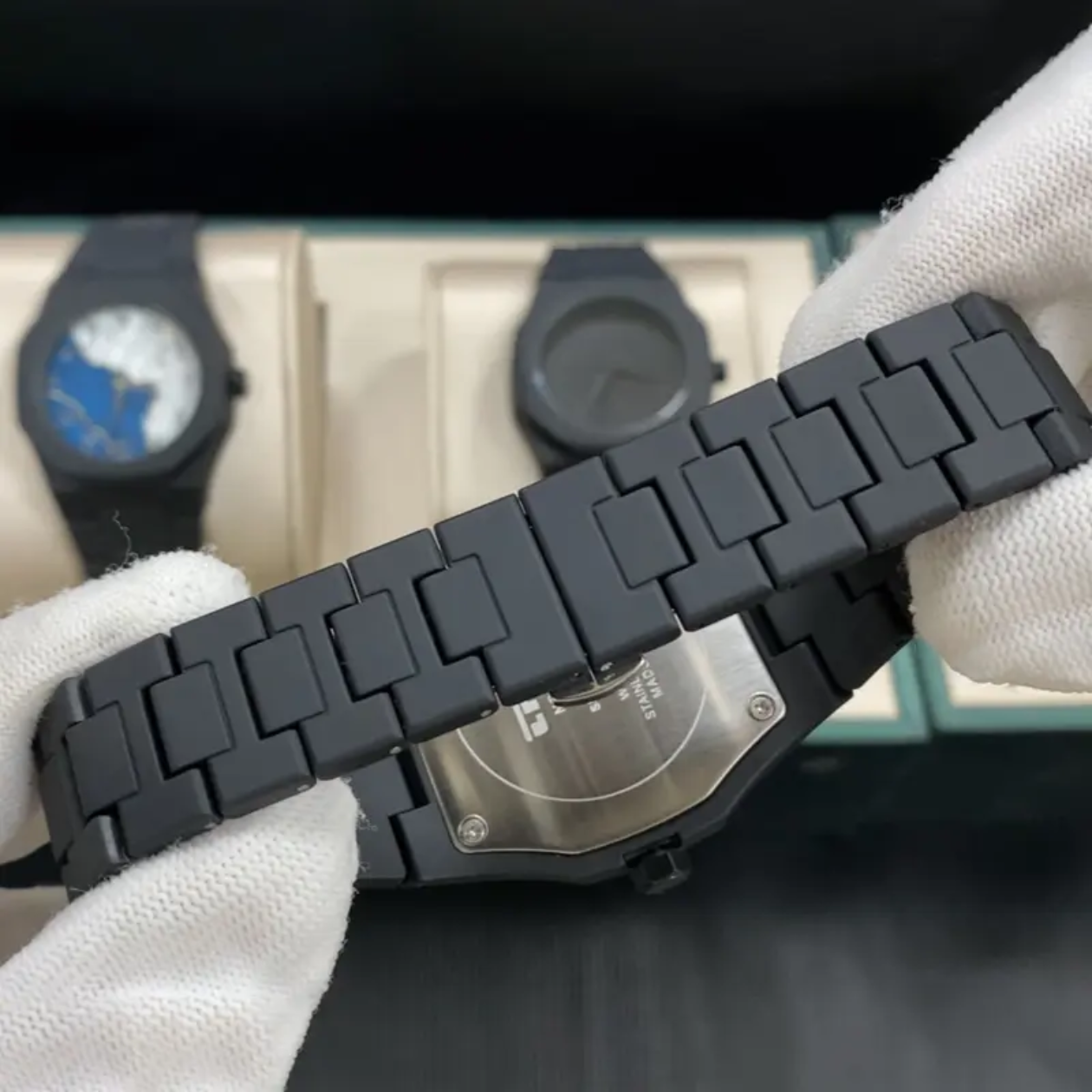 Black Arabic Aura Watch